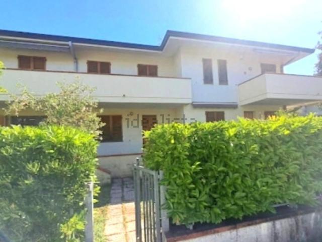 Appartamento in vendita a Marina di Massa, Marina Di Massa