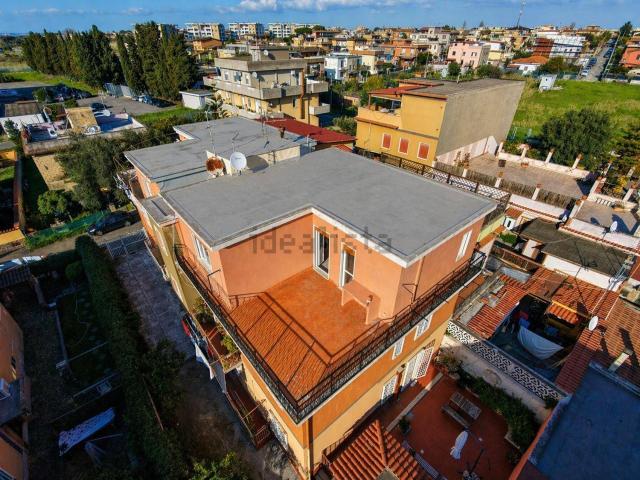 Attico in vendita a Municipio Roma X, Roma Capitale