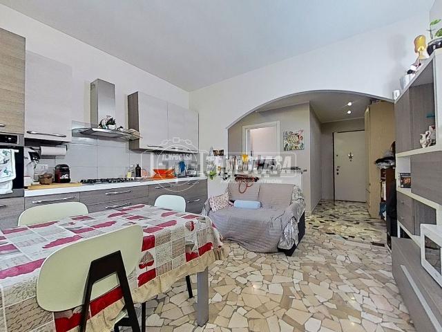 Appartamento in vendita a Sovico, Lombardia