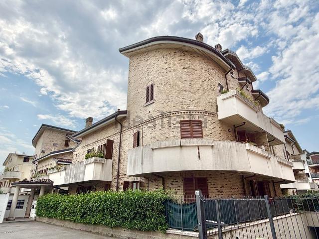 Appartamento in vendita a Giussano, Lombardia