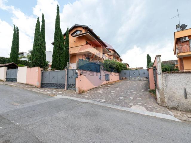 Appartamento in vendita a Giardino di Roma, Roma Capitale