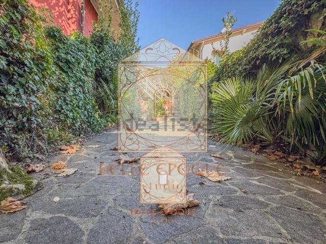 Appartamento in vendita a Vittoria Apuana, Forte Dei Marmi