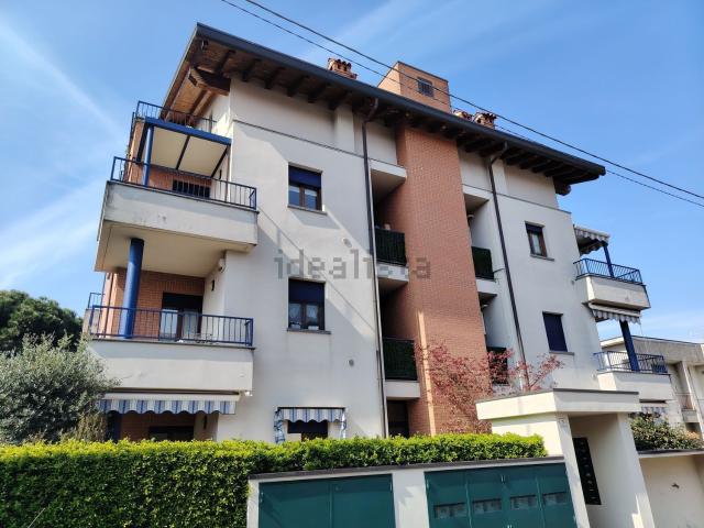 Appartamento in vendita a Biassono, Lombardia