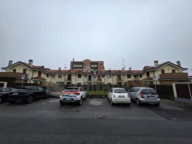 Appartamento in vendita a Samarate, Lombardia
