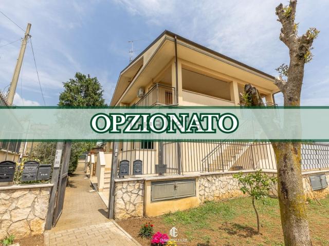 Appartamento in vendita a Valle Mazzone, Roma Capitale