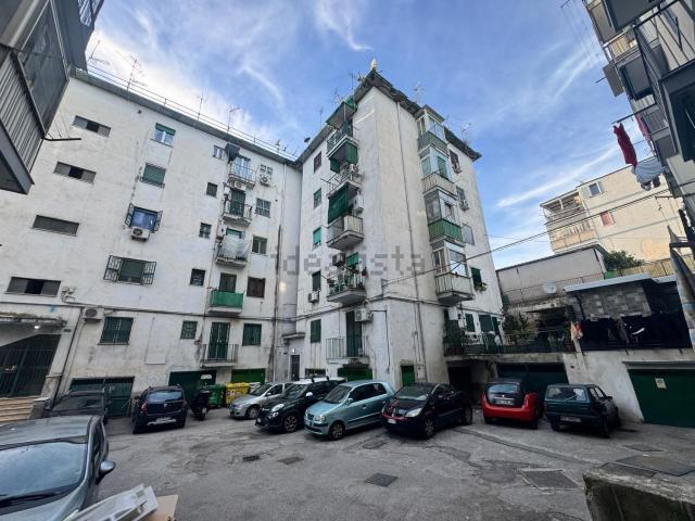 Appartamento in vendita a Astroni, Campania