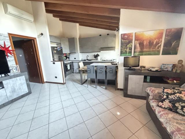 Appartamento in vendita a Landriano, Lombardia