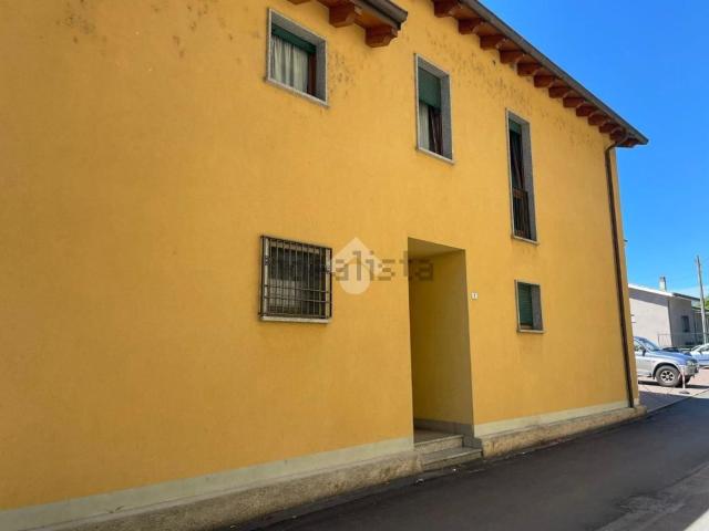 Appartamento in vendita a Mantello, Lombardia