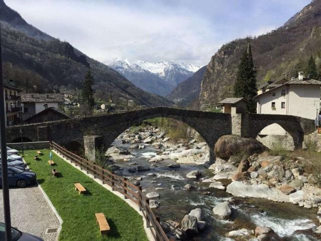 Appartamento in vendita a Donnas, Aosta