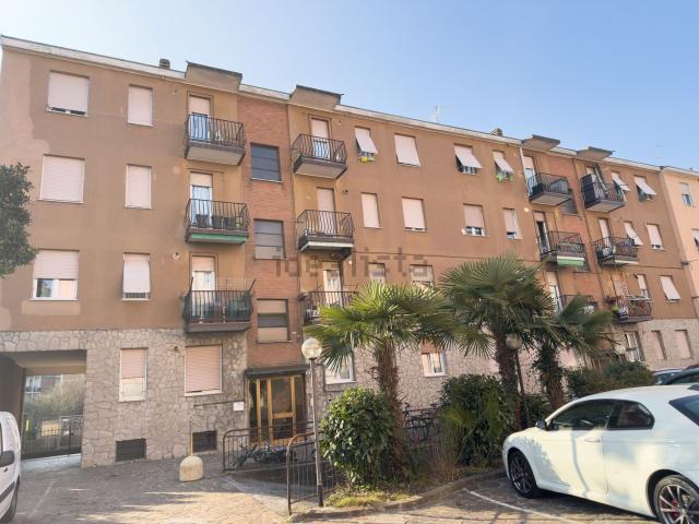 Appartamento in vendita a Carnate, Lombardia