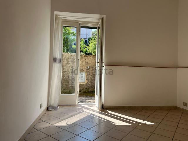 Appartamento in vendita a Capodimonte, Viterbo