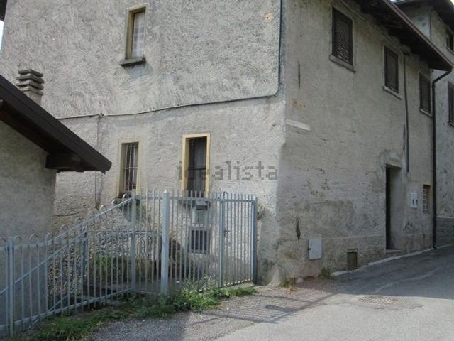 Appartamento in vendita a Buglio In Monte, Lombardia