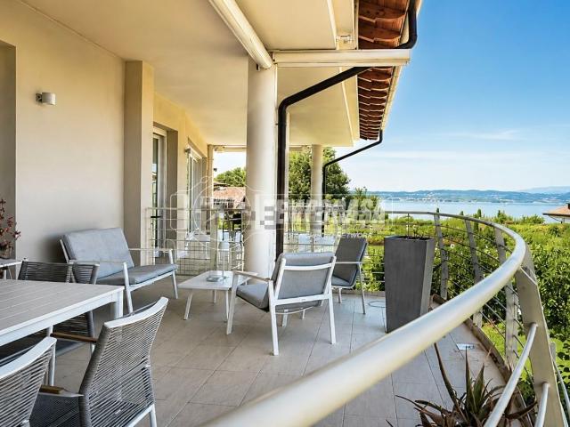 Appartamento in vendita a Sirmione, Lombardia