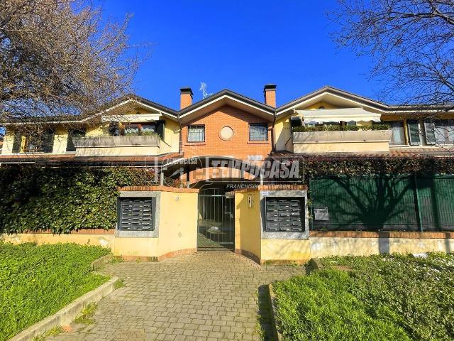 Appartamento in vendita a Varedo, Lombardia