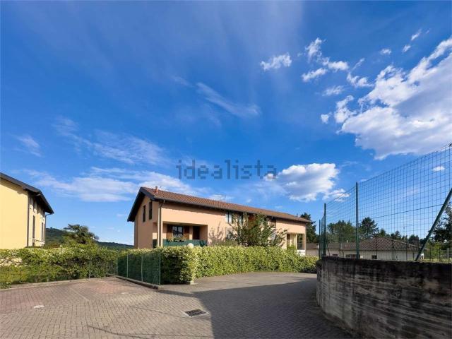 Appartamento in vendita a Varano Borghi, Lombardia