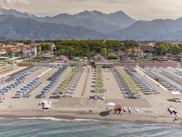 Appartamento in vendita a Roma Imperiale, Forte Dei Marmi