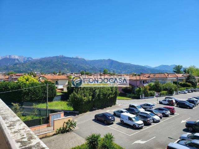 Appartamento in vendita a Marina di Massa, Marina Di Massa