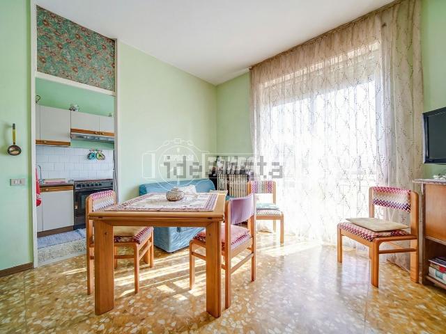 Appartamento in vendita a Carnago, Lombardia