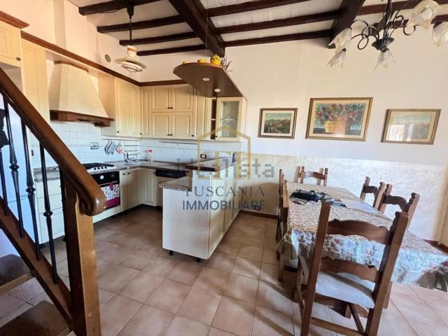 Appartamento in vendita a Lecchi, Toscana