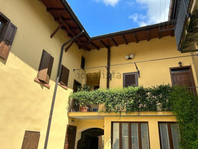 Appartamento in vendita a Golasecca, Lombardia