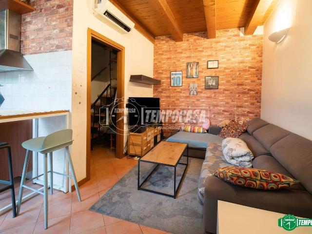 Appartamento in vendita a Albiate, Lombardia