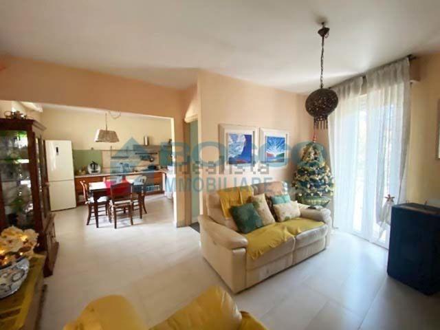 Appartamento in vendita a Vezzano Ligure, Liguria