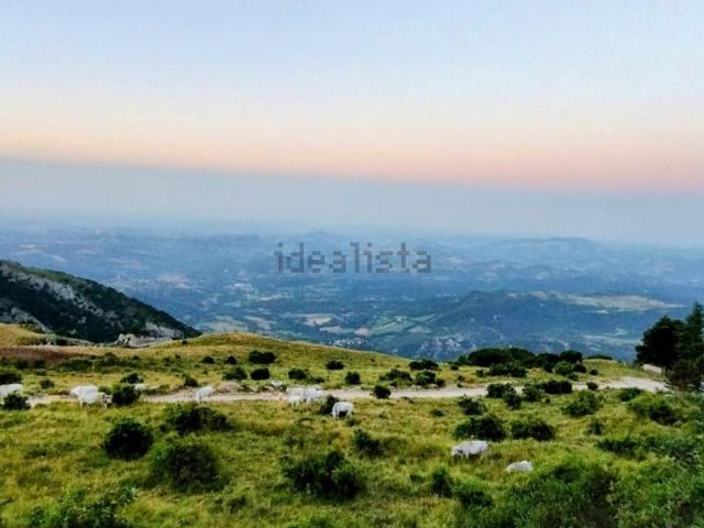 Appartamento in vendita a Sassotetto, Marche