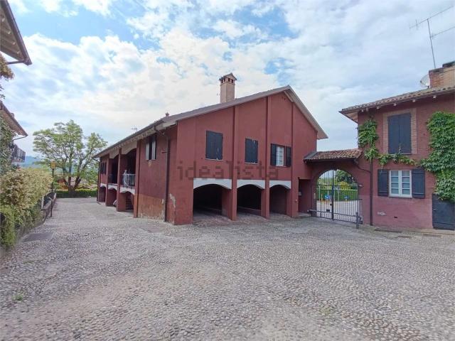 Appartamento in vendita a Molteno, Lombardia