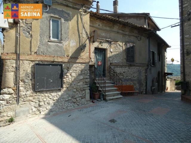 Appartamento in vendita a Toffia, Lazio