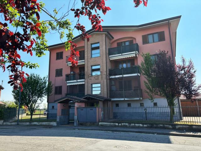 Appartamento in vendita a Vernate, Lombardia