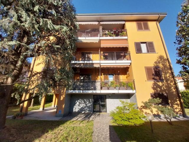 Appartamento in vendita a Bareggio, Lombardia