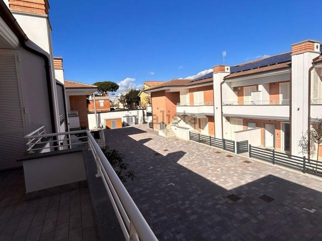 Appartamento in vendita a Lido di Enea, Roma Capitale