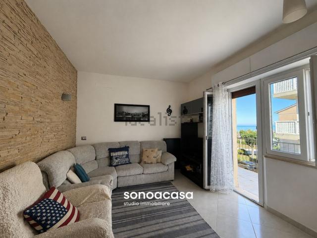 Appartamento in vendita a Torrette, Marche