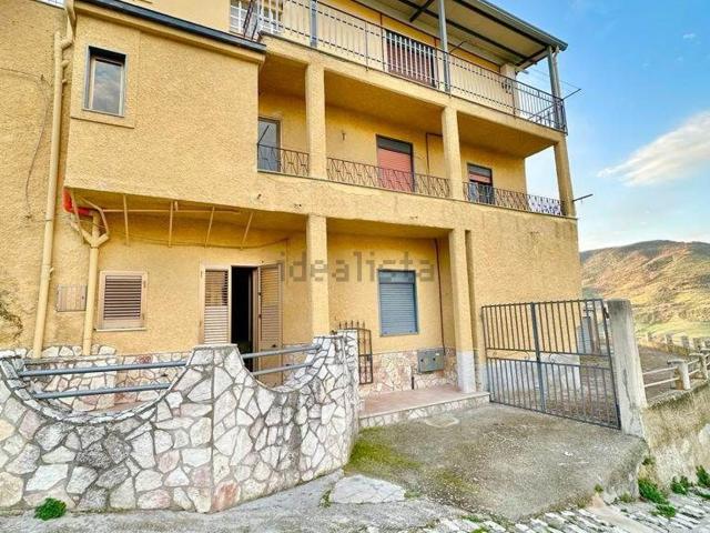 Appartamento in vendita a Palazzo Adriano, Sicilia