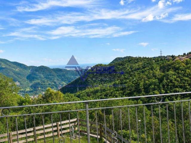 Appartamento in vendita a Aviatico, Lombardia