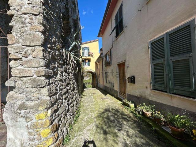 Appartamento in vendita a Vezzano Ligure, Liguria