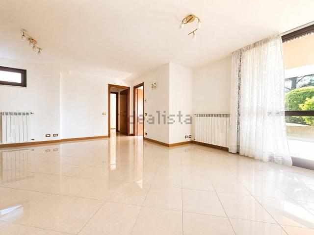 Appartamento in vendita a Malnate, Lombardia