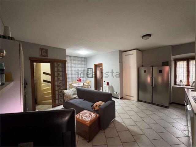 Appartamento in vendita a Brenna, Lombardia
