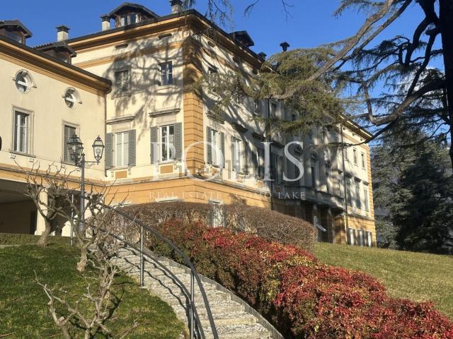 Appartamento in vendita a Como, Lombardia