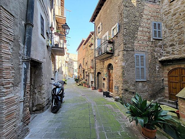 Appartamento in vendita a Caprarola, Lazio