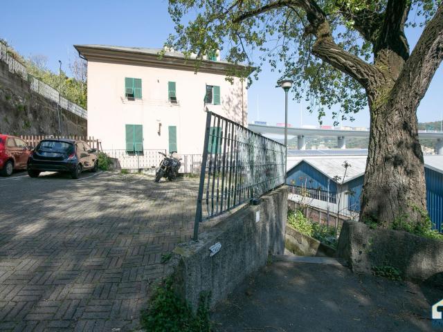 Appartamento in vendita a Medio Ponente, Serra Riccò