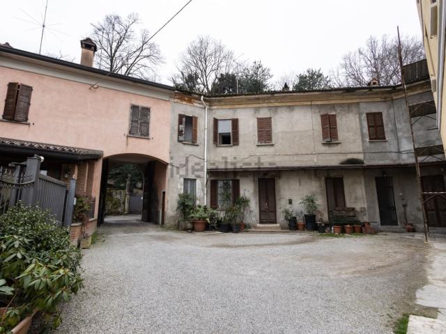 Appartamento in vendita a Barzanò, Lombardia