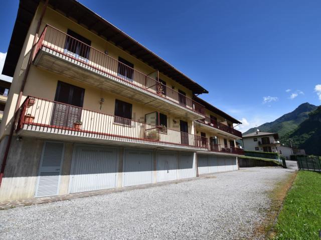 Appartamento in vendita a Comunità Montana della Valle Brembana, Camerata Cornello