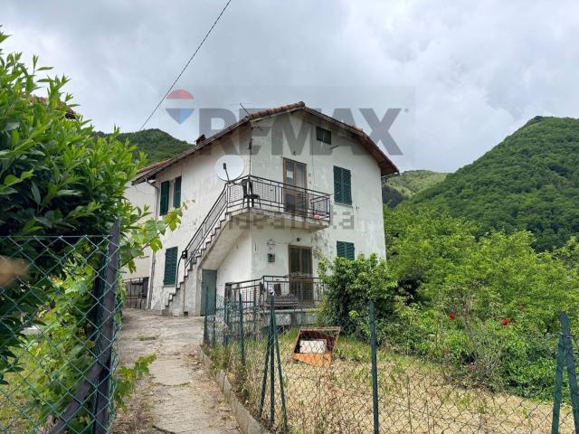 Appartamento in vendita a Davagna, Liguria