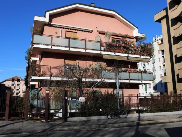 Appartamento in vendita a Regina Pacis, Monza