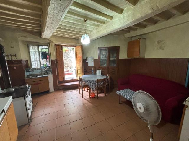 Appartamento in vendita a Sefro, Macerata