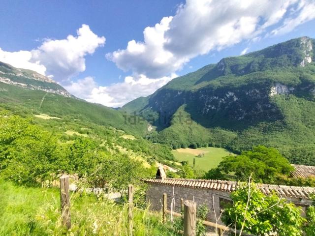 Appartamento in vendita a Sant'anatolia Di Narco, Umbria