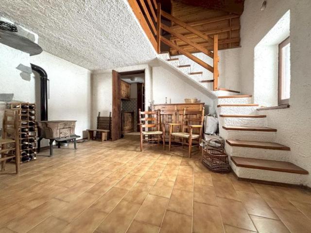 Appartamento in vendita a Ollomont, Aosta
