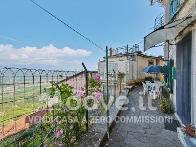 Appartamento in vendita a Follo, Liguria