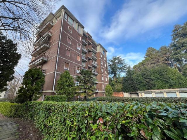 Appartamento in vendita a Carate Brianza, Lombardia